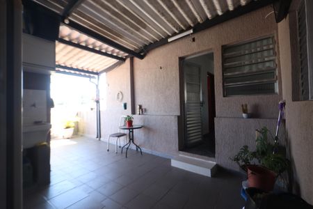 Casa à venda com 174m², 6 quartos e 2 vagasLavanderia - Casa 1