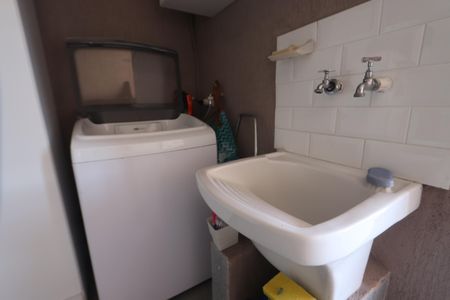 Casa à venda com 174m², 6 quartos e 2 vagasLavanderia - Casa 1