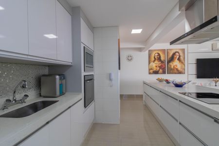 Apartamento à venda com 116m², 2 quartos e 2 vagasCozinha 