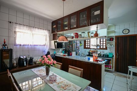 Casa à venda com 101m², 3 quartos e 2 vagasCozinha