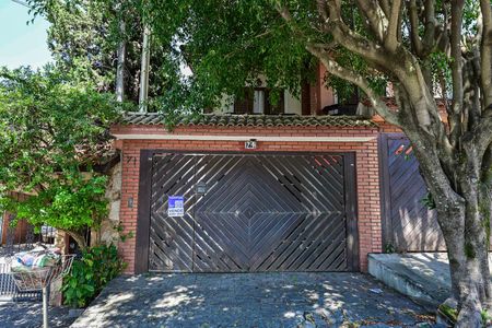 Casa à venda com 101m², 3 quartos e 2 vagasFachada