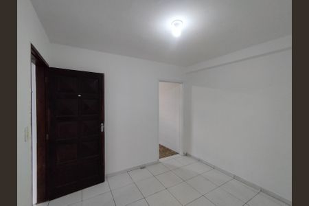 Casa para alugar com 48m², 1 quarto e sem vaga Casa para alugar com 48m², 1 quarto e sem vagaSala