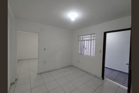 Casa para alugar com 48m², 1 quarto e sem vaga Casa para alugar com 48m², 1 quarto e sem vagaSala