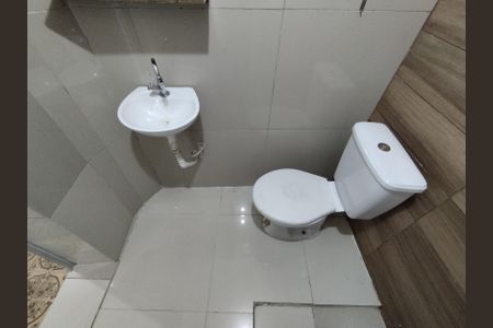 Banheiro - torneira de casa para alugar com 1 quarto, 48m² em Jardim Climax, São Paulo