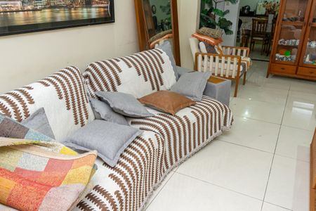 Casa para alugar com 110m², 2 quartos e 2 vagas Casa para alugar com 110m², 2 quartos e 2 vagasSala