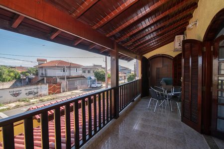 Casa para alugar com 150m², 3 quartos e 2 vagas Casa para alugar com 150m², 3 quartos e 2 vagasVaranda