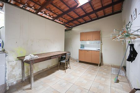Casa à venda com 300m², 3 quartos e sem vagaÁrea de Serviço