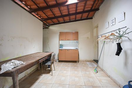 Casa à venda com 300m², 3 quartos e sem vagaÁrea de Serviço