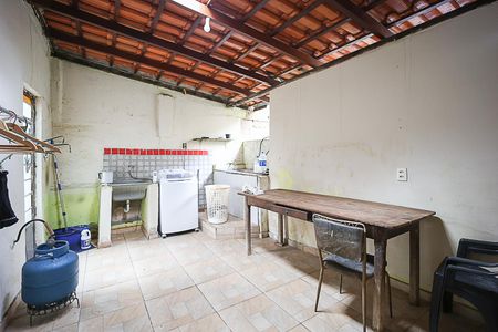 Casa à venda com 300m², 3 quartos e sem vagaÁrea de Serviço