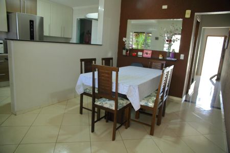 Casa à venda com 300m², 3 quartos e 4 vagasCopa/Cozinha 