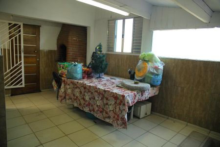 Casa à venda com 300m², 3 quartos e 4 vagasÁrea de convivência/Churrasco 