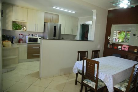 Casa à venda com 300m², 3 quartos e 4 vagasCopa/Cozinha 
