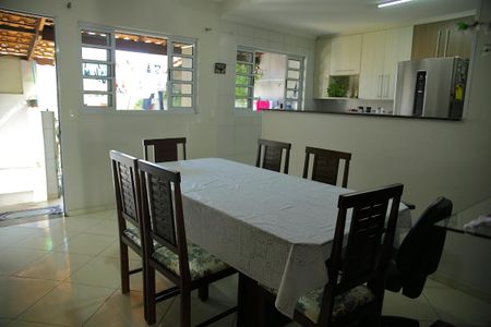 Casa à venda com 300m², 3 quartos e 4 vagasCopa/Cozinha 