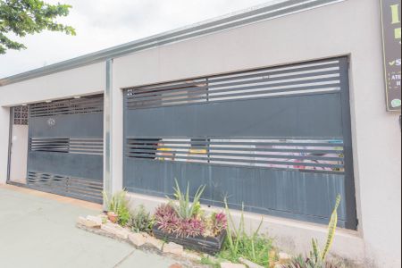 Casa para alugar com 248m², 2 quartos e 3 vagas Casa para alugar com 248m², 2 quartos e 3 vagasFachada