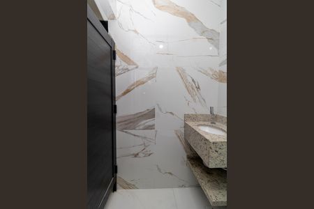 Banheiro de casa para alugar com 2 quartos, 70m² em Jardim Guanca, São Paulo