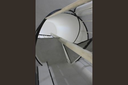 Casa para alugar com 163m², 2 quartos e 1 vagaEscada dos quartos 