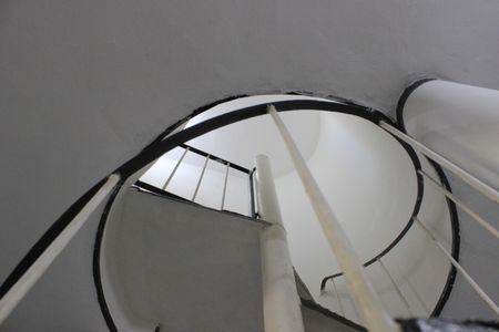 Casa para alugar com 163m², 2 quartos e 1 vagaEscada dos quartos 