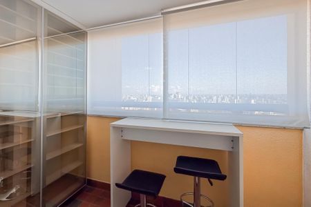 Apartamento à venda com 42m², 1 quarto e 1 vagaVaranda da Sala - Persianas
