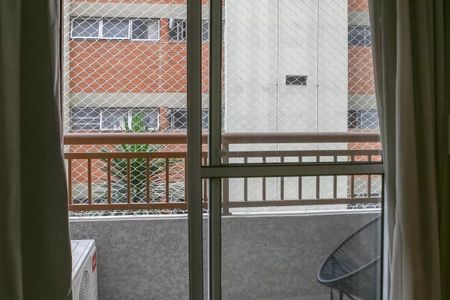 Vista da varanda com balcão e vista para a rua. de apartamento à venda com 1 quarto, 27m² em Vila Santo Estefano, São Paulo