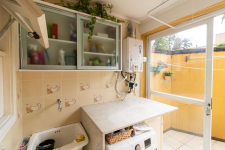 Casa de condomínio à venda com 240m², 3 quartos e 3 vagas Casa de condomínio à venda com 240m², 3 quartos e 3 vagasÁrea de Serviço