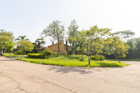 Casa de condomínio à venda com 240m², 3 quartos e 3 vagas Casa de condomínio à venda com 240m², 3 quartos e 3 vagasFachada