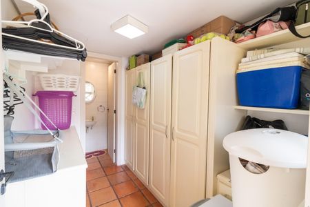 Casa de condomínio à venda com 240m², 3 quartos e 3 vagas Casa de condomínio à venda com 240m², 3 quartos e 3 vagasQuarto de Serviço