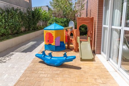 Apartamento à venda com 98m², 2 quartos e 1 vaga Apartamento à venda com 98m², 2 quartos e 1 vagaÁrea comum - Playground