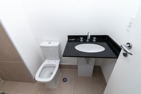 Apartamento à venda com 61m², 2 quartos e 1 vaga Apartamento à venda com 61m², 2 quartos e 1 vagaBanheiro