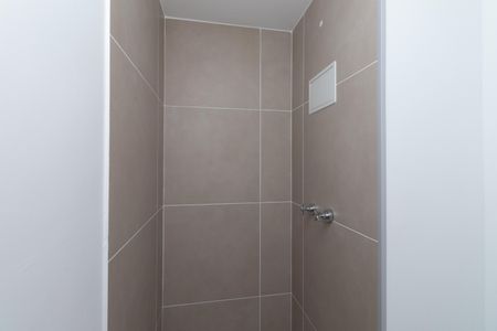 Apartamento à venda com 61m², 2 quartos e 1 vaga Apartamento à venda com 61m², 2 quartos e 1 vagaBanheiro da Suíte