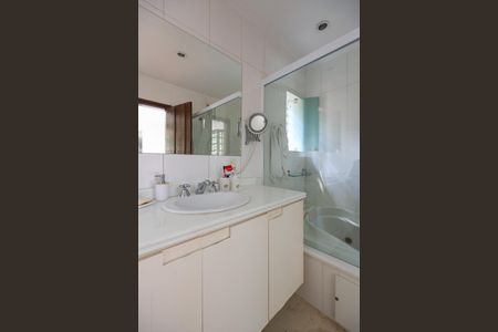 Casa à venda com 264m², 3 quartos e 4 vagasBanheiro da Suíte
