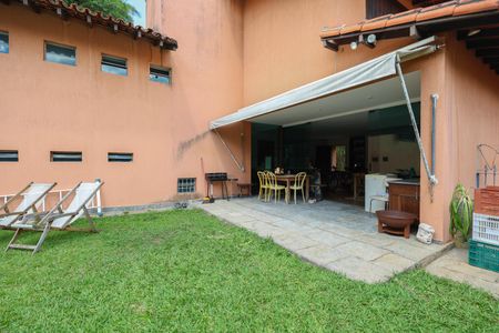 Casa à venda com 264m², 3 quartos e 4 vagasÁrea externa