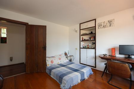 Casa à venda com 264m², 3 quartos e 4 vagasQuarto 2