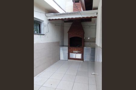 Casa à venda com 200m², 4 quartos e 3 vagas Casa à venda com 200m², 4 quartos e 3 vagasÁrea externa