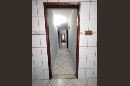 Casa à venda com 200m², 4 quartos e 3 vagas Casa à venda com 200m², 4 quartos e 3 vagasCorredor