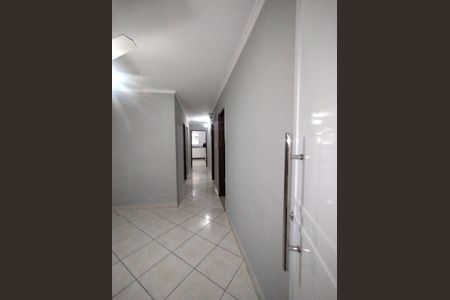 Casa à venda com 200m², 4 quartos e 3 vagas Casa à venda com 200m², 4 quartos e 3 vagasSala