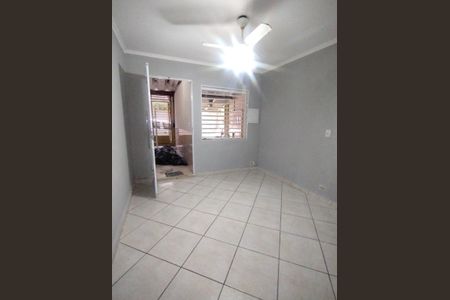 Casa à venda com 200m², 4 quartos e 3 vagas Casa à venda com 200m², 4 quartos e 3 vagasSala