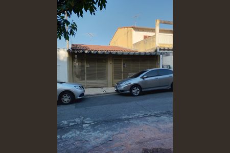 Casa à venda com 200m², 4 quartos e 3 vagas Casa à venda com 200m², 4 quartos e 3 vagasFachada