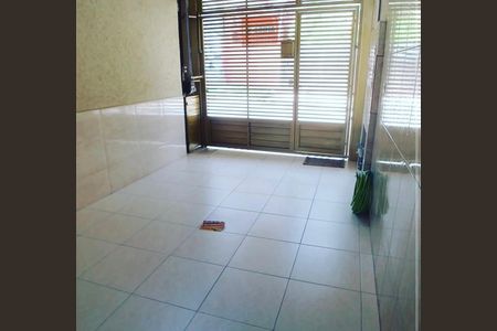 Casa à venda com 200m², 4 quartos e 3 vagas Casa à venda com 200m², 4 quartos e 3 vagasÁrea externa