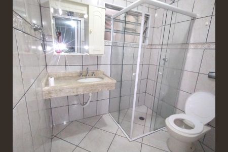 Casa à venda com 200m², 4 quartos e 3 vagas Casa à venda com 200m², 4 quartos e 3 vagasBanheiro