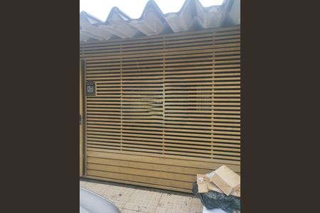 Casa à venda com 200m², 4 quartos e 3 vagas Casa à venda com 200m², 4 quartos e 3 vagasFachada