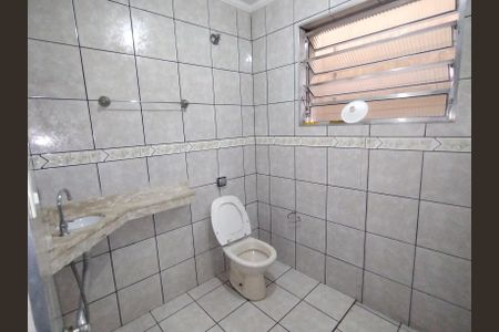 Casa à venda com 200m², 4 quartos e 3 vagas Casa à venda com 200m², 4 quartos e 3 vagasBanheiro