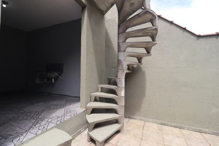 Casa para alugar com 210m², 4 quartos e 5 vagasEscada Laje