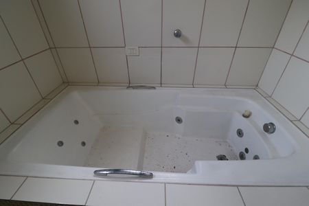 Casa para alugar com 210m², 4 quartos e 5 vagasEdicula- Banheiro