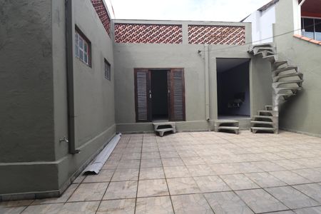 Casa para alugar com 210m², 4 quartos e 5 vagasQuintal