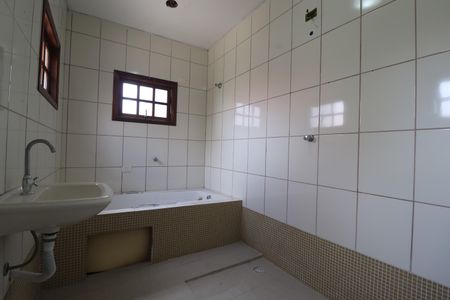 Casa para alugar com 210m², 4 quartos e 5 vagasEdicula- Banheiro