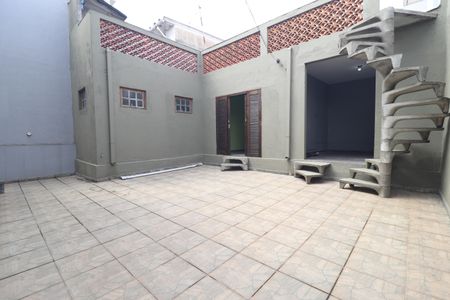 Casa para alugar com 210m², 4 quartos e 5 vagasQuintal