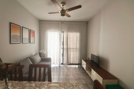 Sala de apartamento para alugar com 2 quartos, 63m² em Jardim Las Palmas, Guarujá