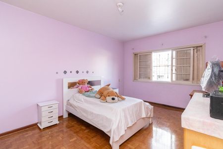 Casa à venda com 272m², 3 quartos e 4 vagas Casa à venda com 272m², 3 quartos e 4 vagasQuarto 2