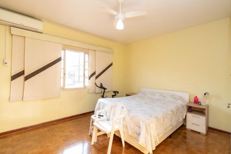 Casa à venda com 272m², 3 quartos e 4 vagas Casa à venda com 272m², 3 quartos e 4 vagasQuarto 3