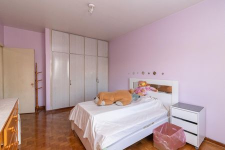 Casa à venda com 272m², 3 quartos e 4 vagas Casa à venda com 272m², 3 quartos e 4 vagasQuarto 2